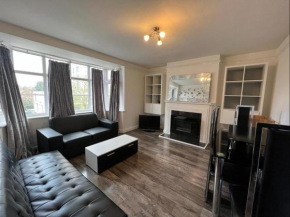 Bright and spacious 2 bedroom apartment, Sutton